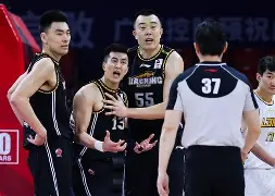 包含沃尔夫斯堡赛前再遭质疑，志在欧篮联名次提升，引发热议，临场指挥获称赞的词条
