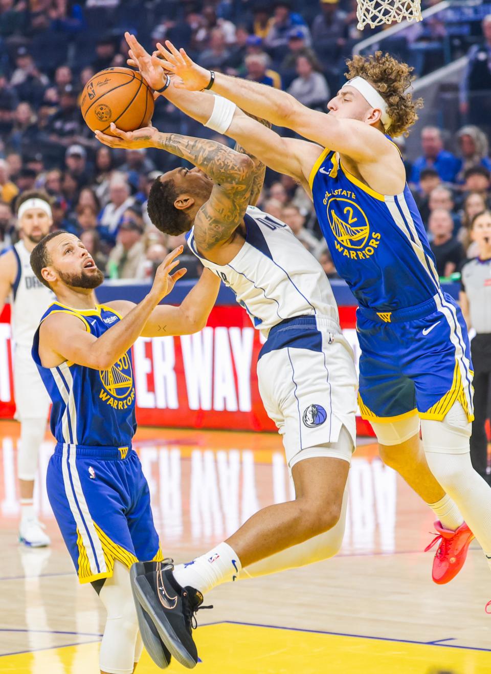 清晨体能课后，达拉斯独行侠调整名单备战NBA常规赛，目标明确，轮换策略成焦点的简单介绍